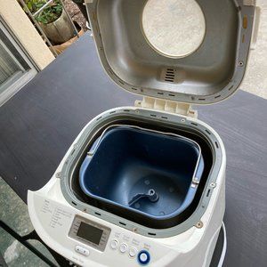 Oster Expressbake Breadmaker, 2-lb. Loaf Capacity